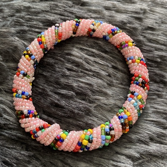 Pale Pink Spiral Colourful Beaded Bangle Bracelet - Picture 15 of 17